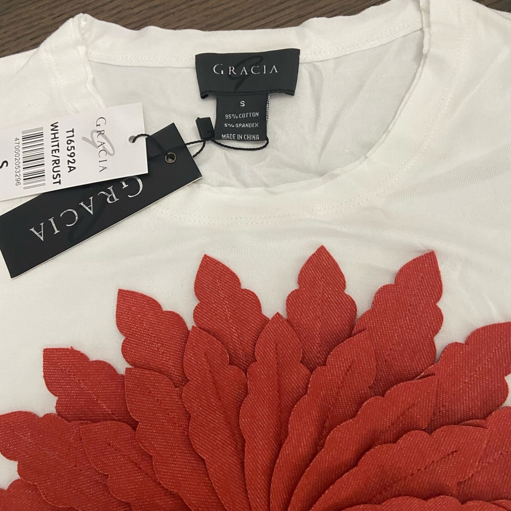 GRACIA Tee / Size: Small / Color: White & Rust - Picture 5 of 6